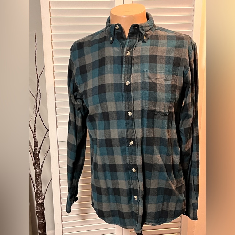 Button down shirt - Picture 2 of 3